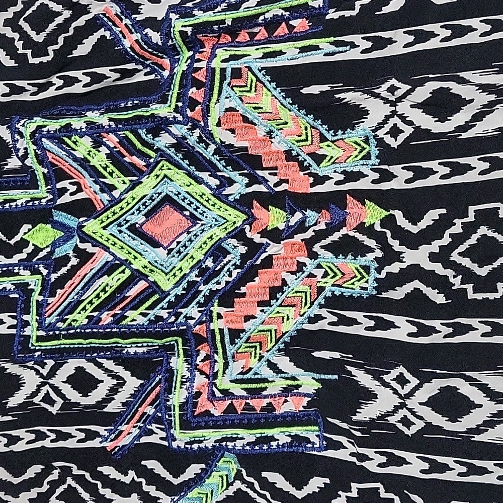 Patterned Tank Top - Picture 3 of 3